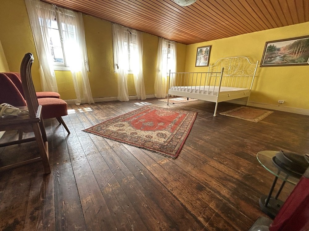 ein helles Zimmer im OG mit Dielenboden ein helles Zimmer im OG mit Dielenboden