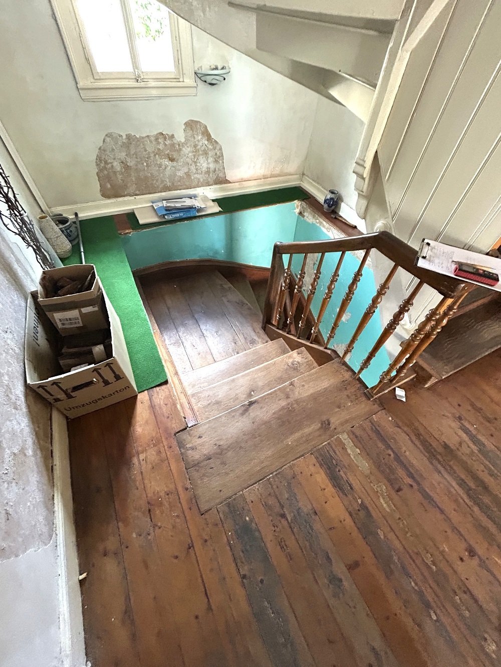 gut zu gehende Holztreppe vom EG zum OG gut zu gehende Holztreppe vom EG zum OG