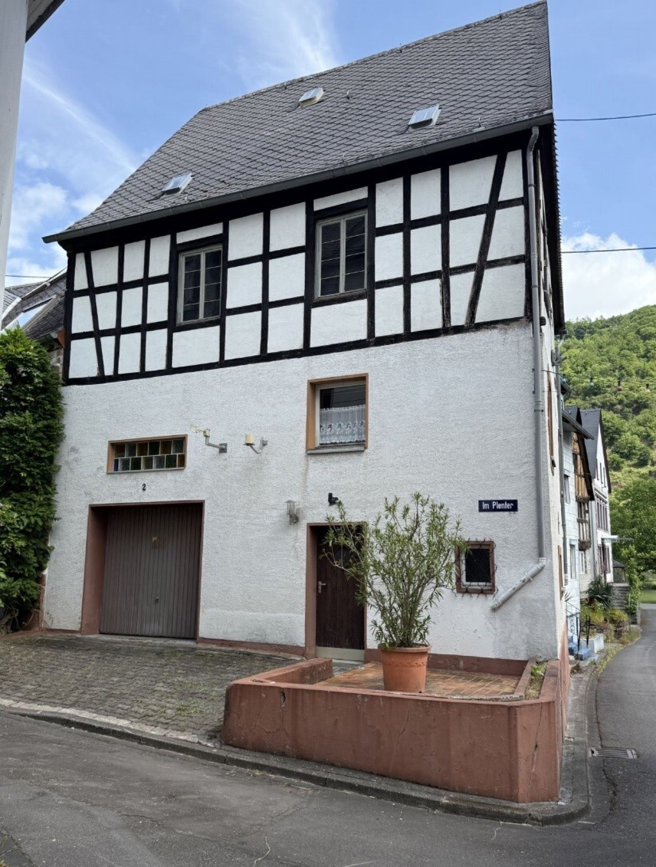 Grundstück 98 qm mit Freisitz ( Moselnähe ) Grundstück 98 qm mit Freisitz ( Moselnähe )