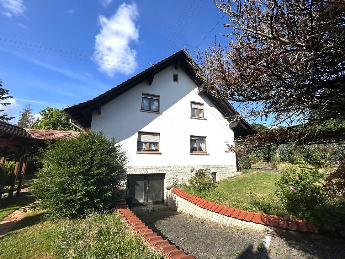 Haus 2 mit Einfahrt in den Keller (evtl. Garage) Haus 2 mit Einfahrt in den Keller (evtl. Garage)