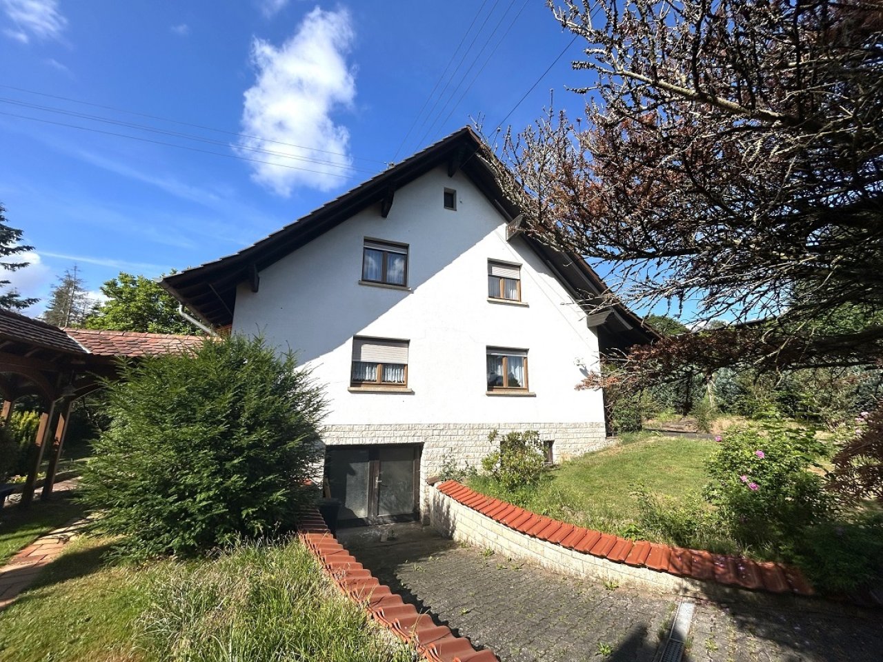 Haus 2 mit Einfahrt in den Keller (evtl. Garage)