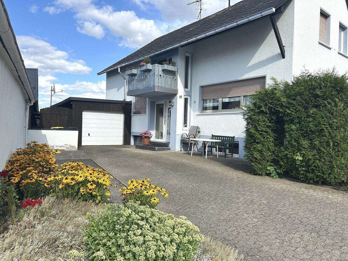 sehr viel Platz rund ums Haus (PKW Stellplätze) sehr viel Platz rund ums Haus (PKW Stellplätze)