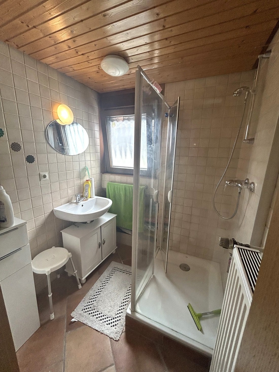 helles gemütliches Bad mit Dusche (WC separat) DG helles gemütliches Bad mit Dusche (WC separat) DG