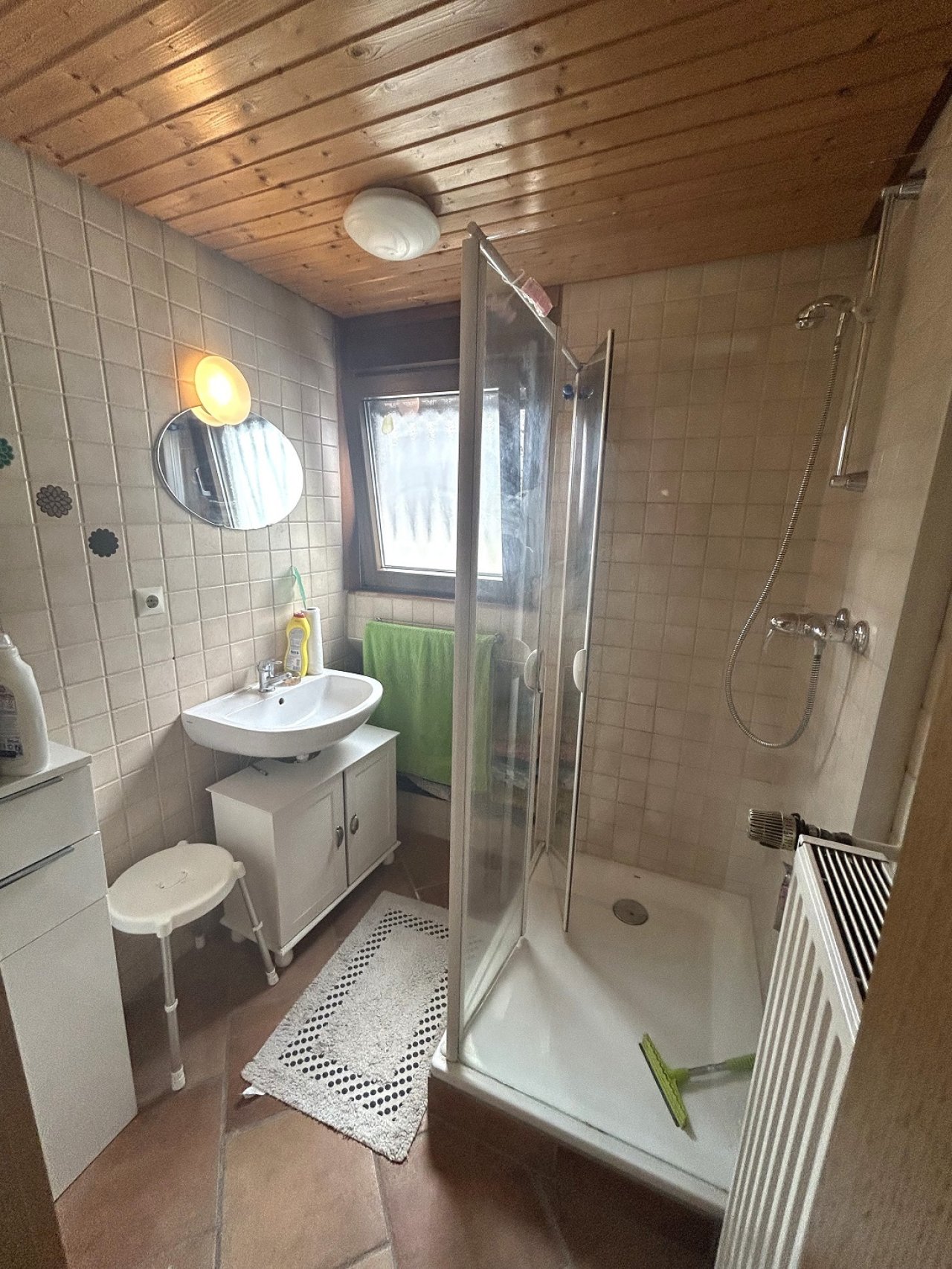 helles gemütliches Bad mit Dusche (WC separat) DG helles gemütliches Bad mit Dusche (WC separat) DG