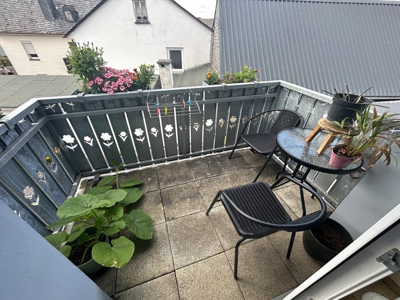 Balkon zwischen DG und EG mit rd. 4 qm Balkon zwischen DG und EG mit rd. 4 qm