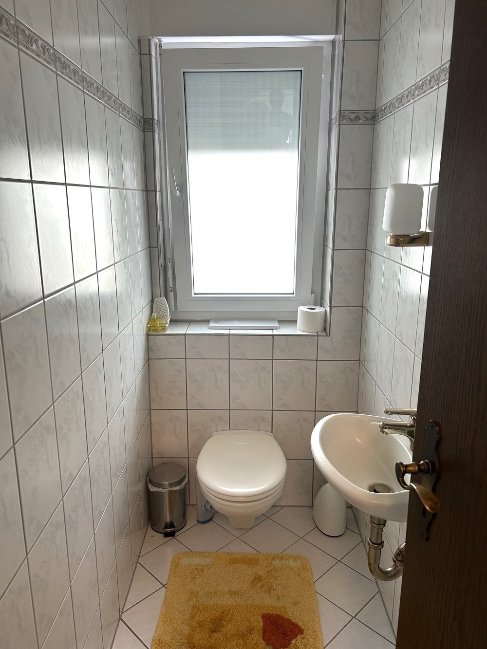 separates WC im EG mit Fenster separates WC im EG mit Fenster