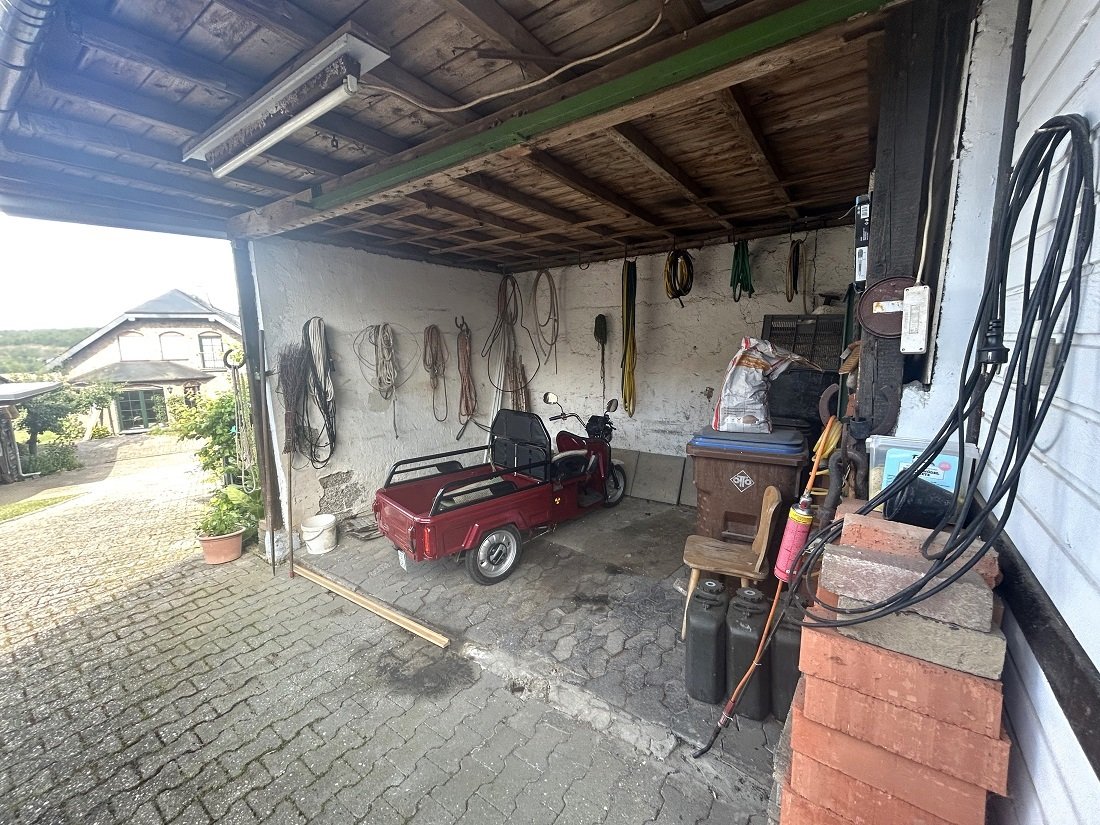 genügend Stellfläche, auch ein Hühnerhaus ist da genügend Stellfläche, auch ein Hühnerhaus ist da