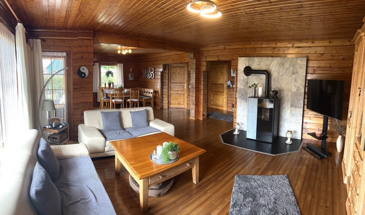 EG Wohnzimmer / hinten die Essecke 