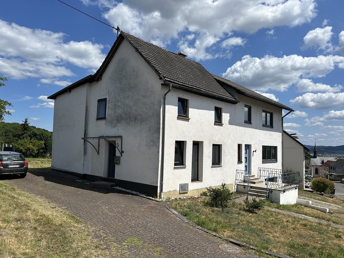 Hofeinfahrt zum großen Garten hinter dem Haus Hofeinfahrt zum großen Garten hinter dem Haus