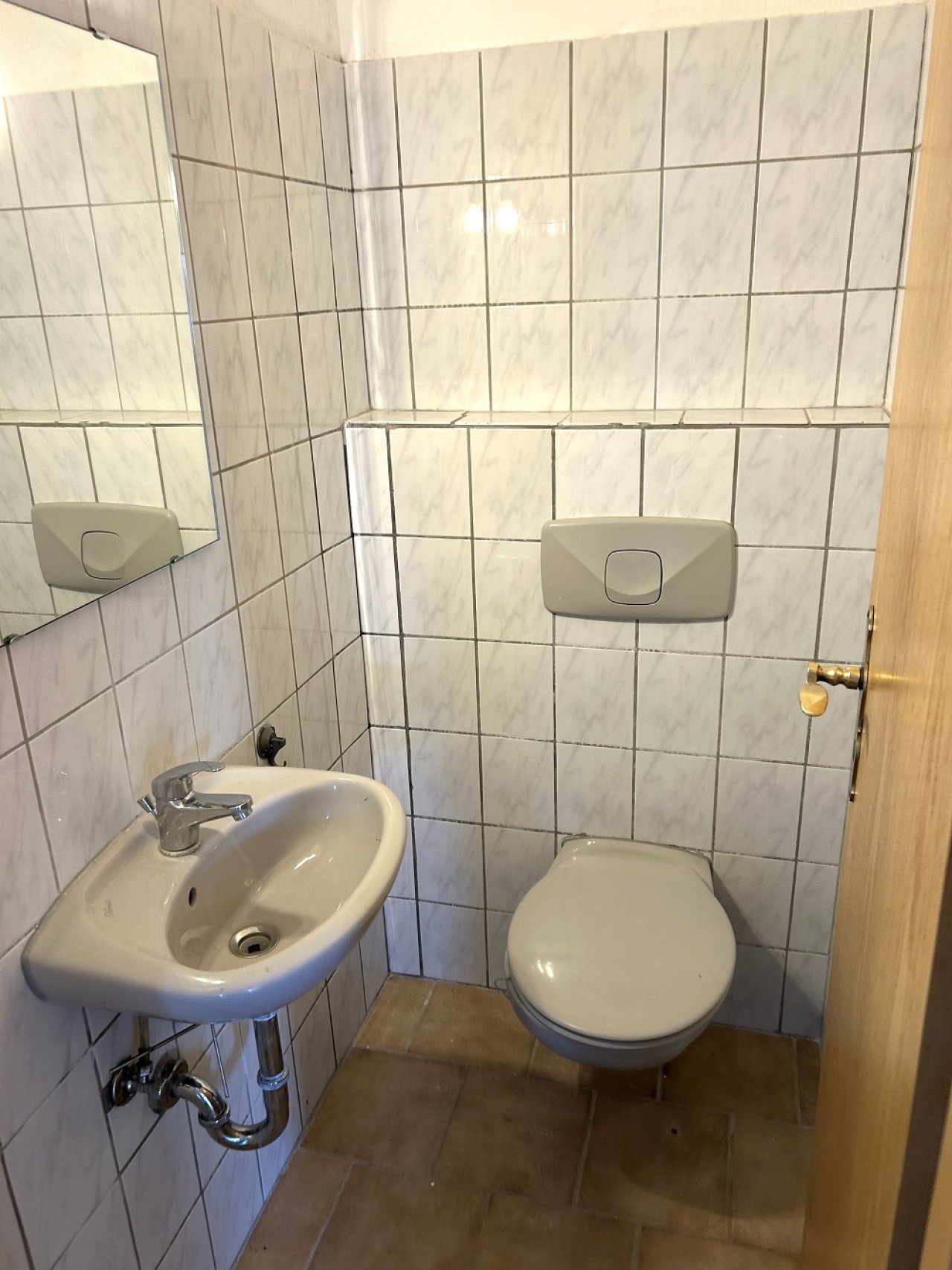 ein Bad und ein extra WC im NG ein Bad und ein extra WC im NG