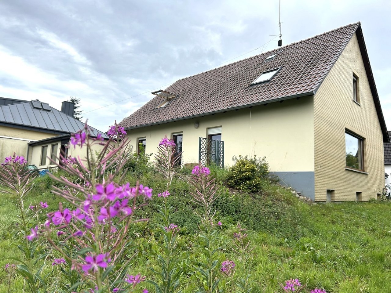 sehr ruhige Gegend, viel Grün um Haus sehr ruhige Gegend, viel Grün um Haus