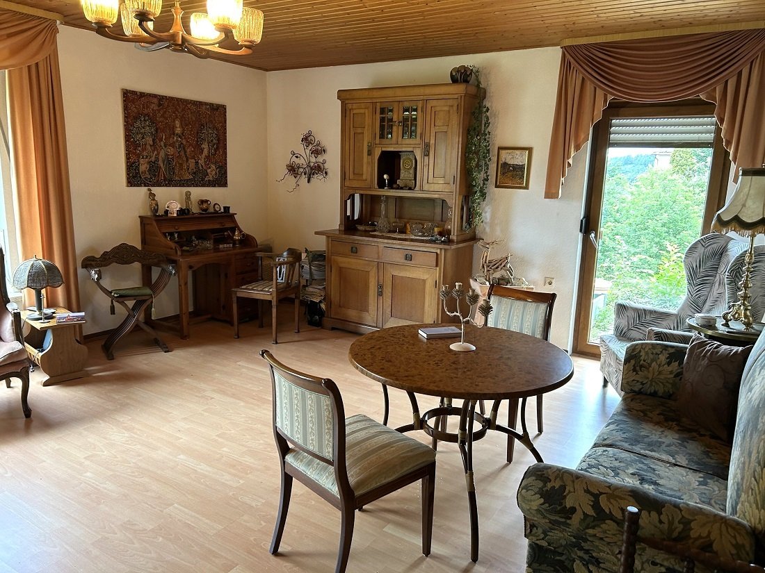Zugang vom Wohnzimmer in den Garten hinter dem Haus Zugang vom Wohnzimmer in den Garten hinter dem Haus