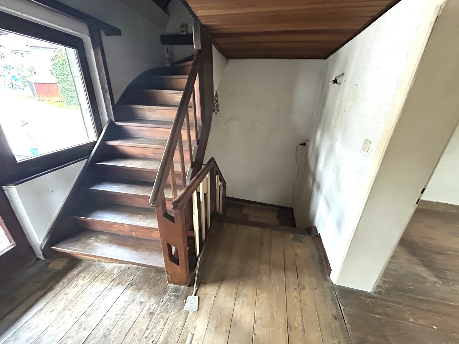 Treppe vom OG zum DG Treppe vom OG zum DG