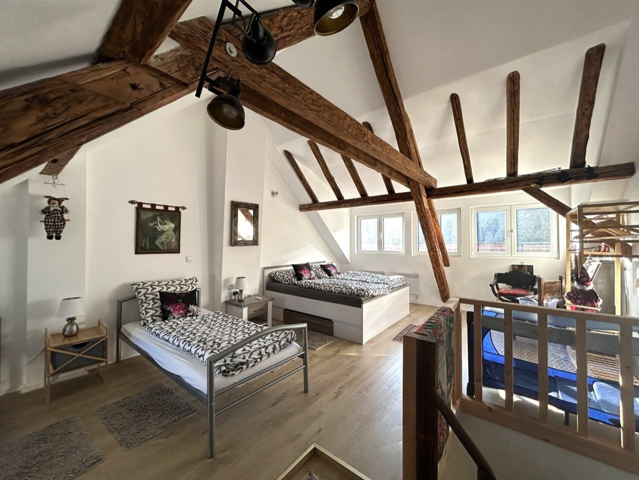 hier DG mit sehr großem Schlafzimmer hier DG mit sehr großem Schlafzimmer