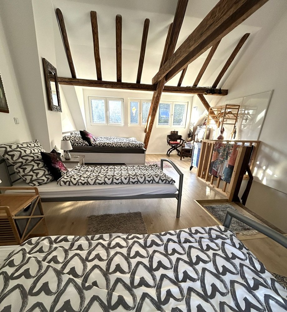 Schlafzimmer im Dachgeschoss (3.OG) Schlafzimmer im Dachgeschoss (3.OG)