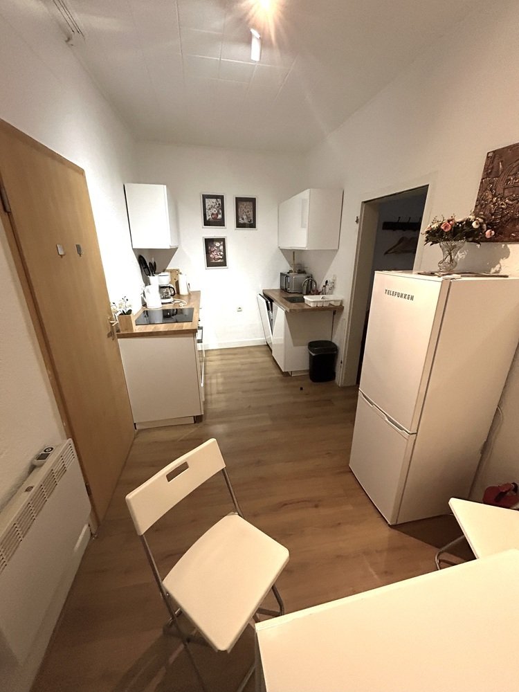 Küche (erweiterbar zur Garage hin) Küche (erweiterbar zur Garage hin)