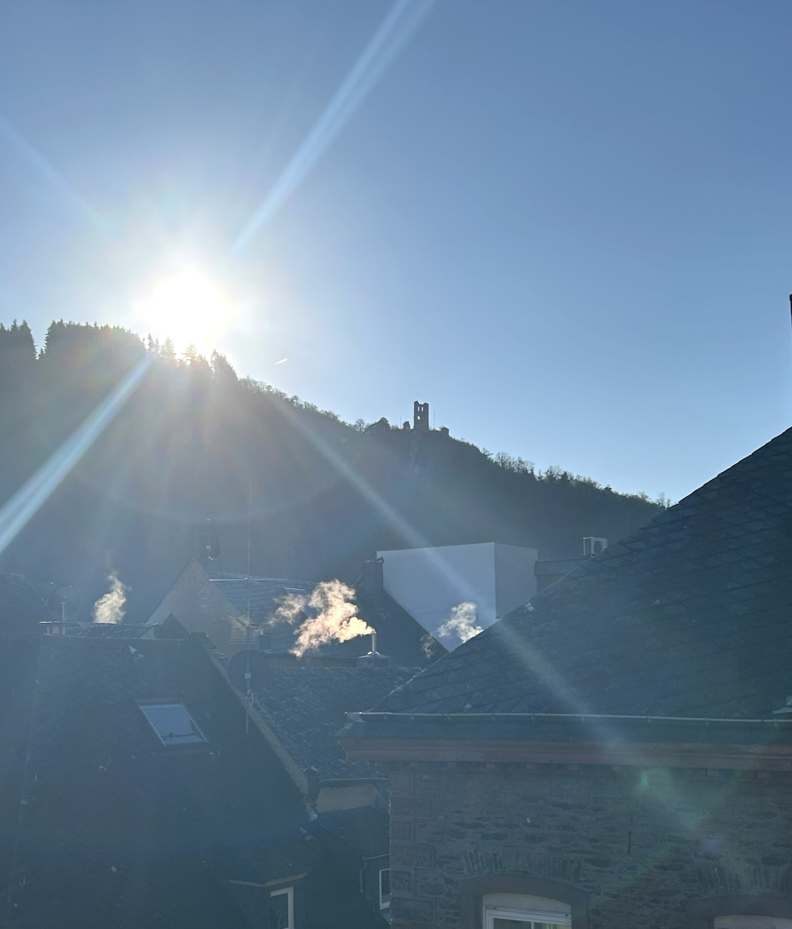 Blick zur Grevenburg vom DG - Zimmer Blick zur Grevenburg vom DG - Zimmer