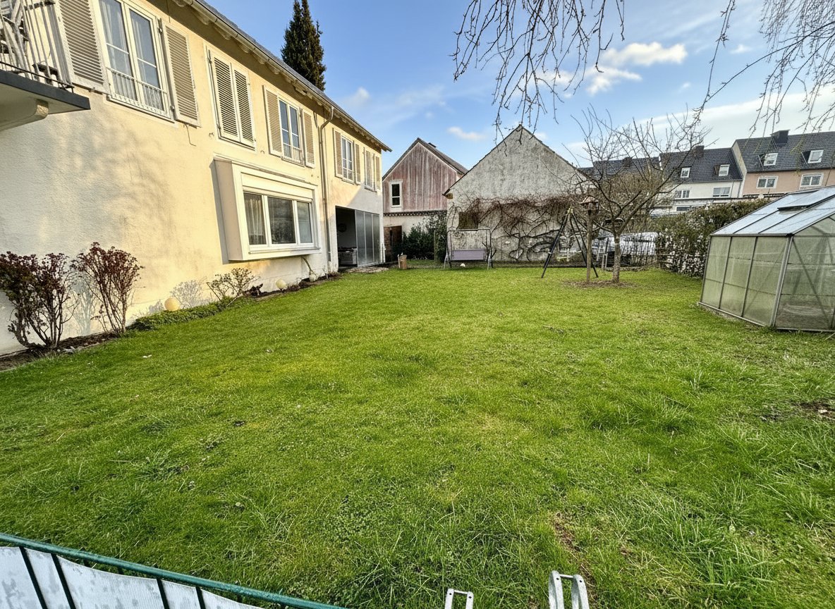 Zweifamilien-Wohnhaus mit 211 qm Wohnfläche