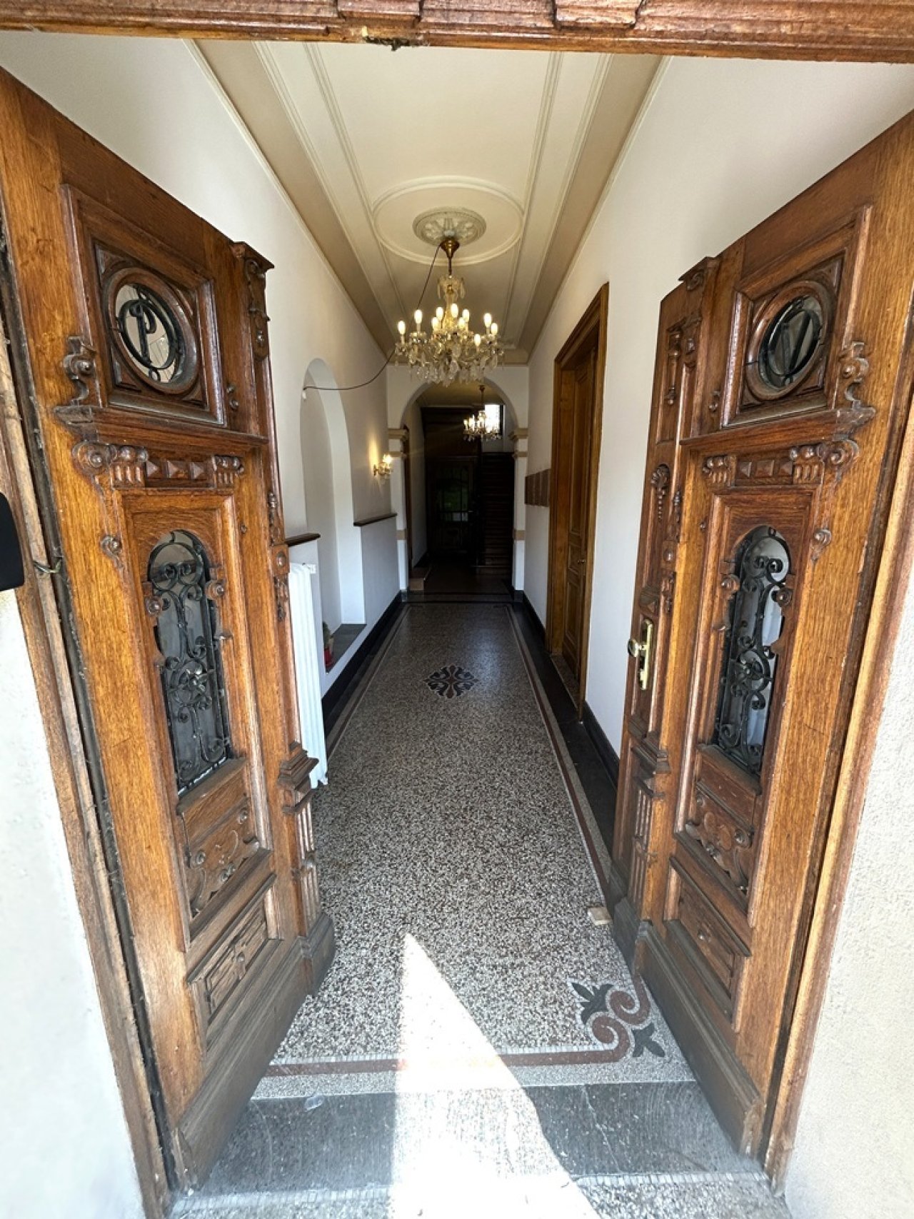 stilvoller Eingang zum Treppenhaus stilvoller Eingang zum Treppenhaus