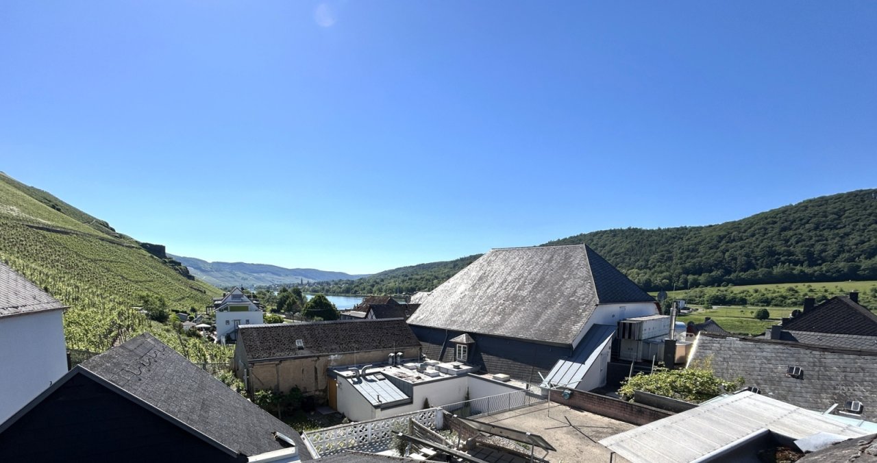 Blick vom Dachboden aus über die Dächer des Ortes Blick vom Dachboden aus über die Dächer des Ortes