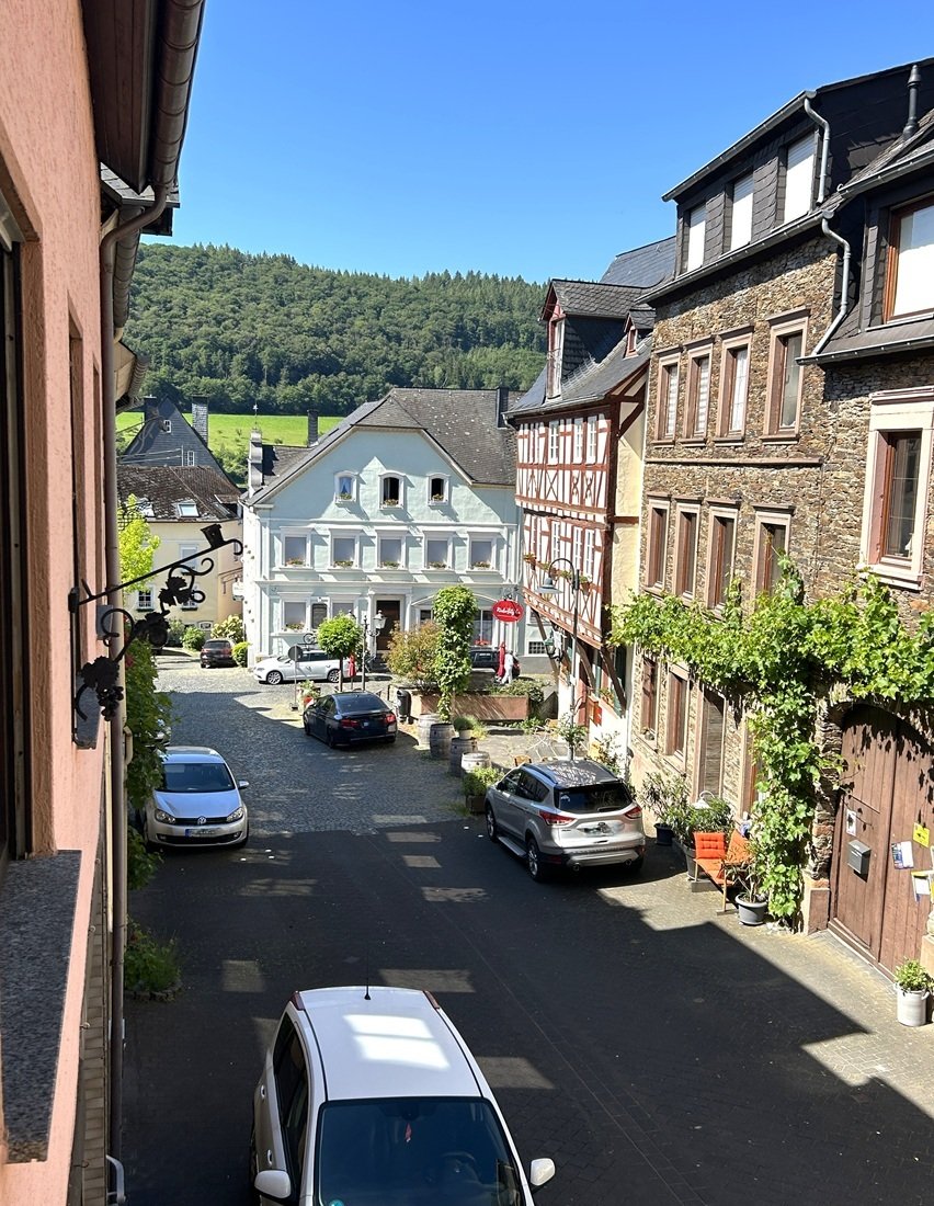 Ein Blick aus dem Fenster Richtung Marktplatz Ein Blick aus dem Fenster Richtung Marktplatz