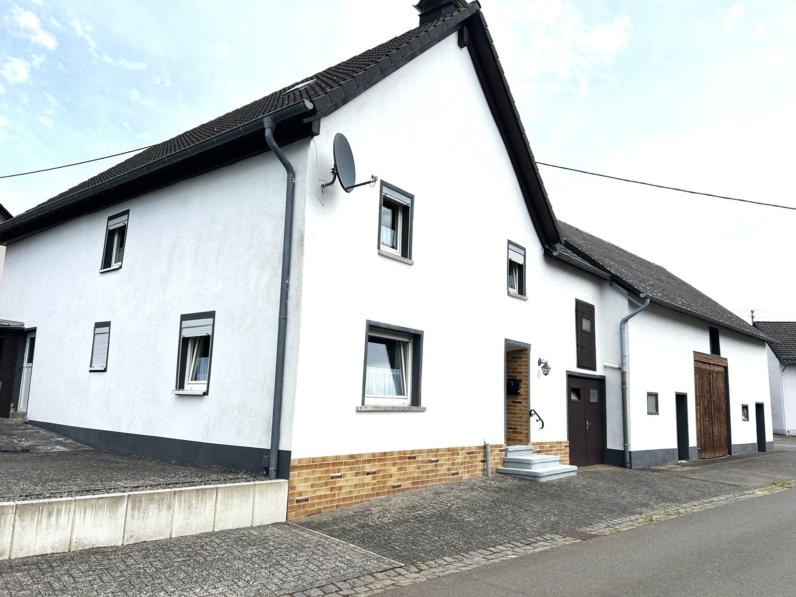 Bauernhaus mit rd. 105qm Wohnfl. und Scheune Bauernhaus mit rd. 105qm Wohnfl. und Scheune