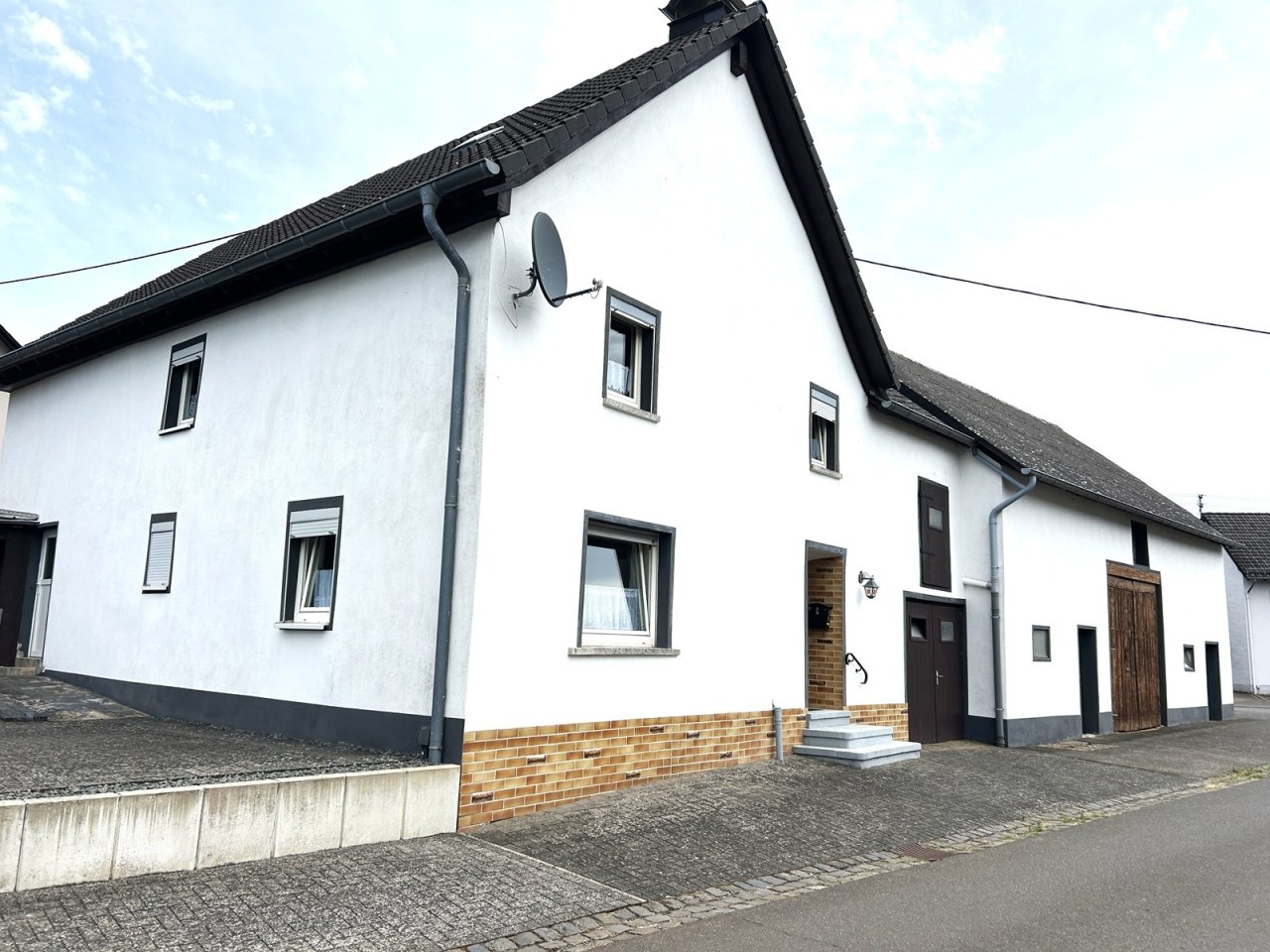 Bauernhaus mit rd. 105qm Wohnfl. und Scheune Bauernhaus mit rd. 105qm Wohnfl. und Scheune
