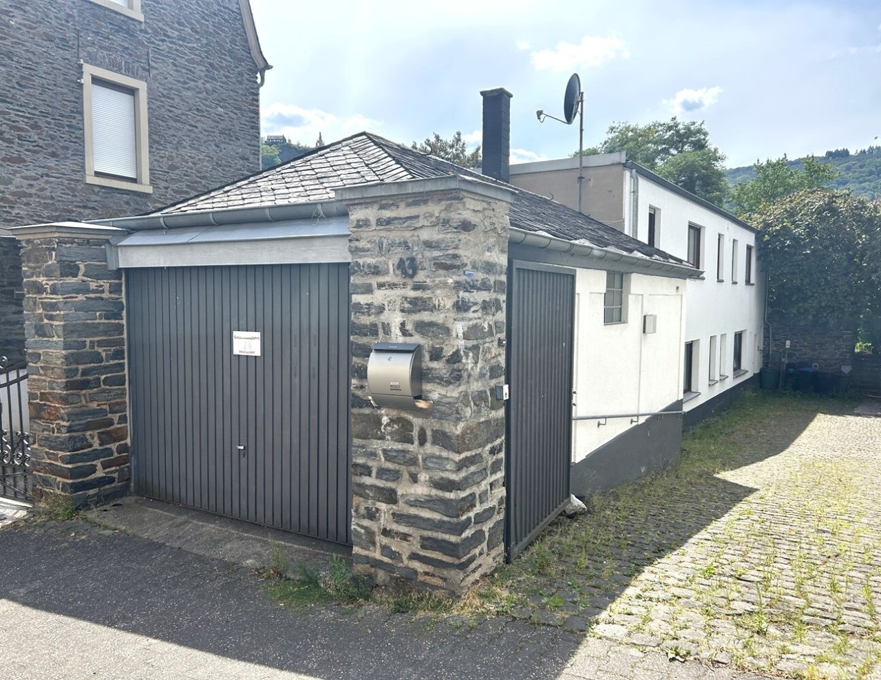 Garage, Garten und rd. 230 qm Wohnfläche möglich Garage, Garten und rd. 230 qm Wohnfläche möglich