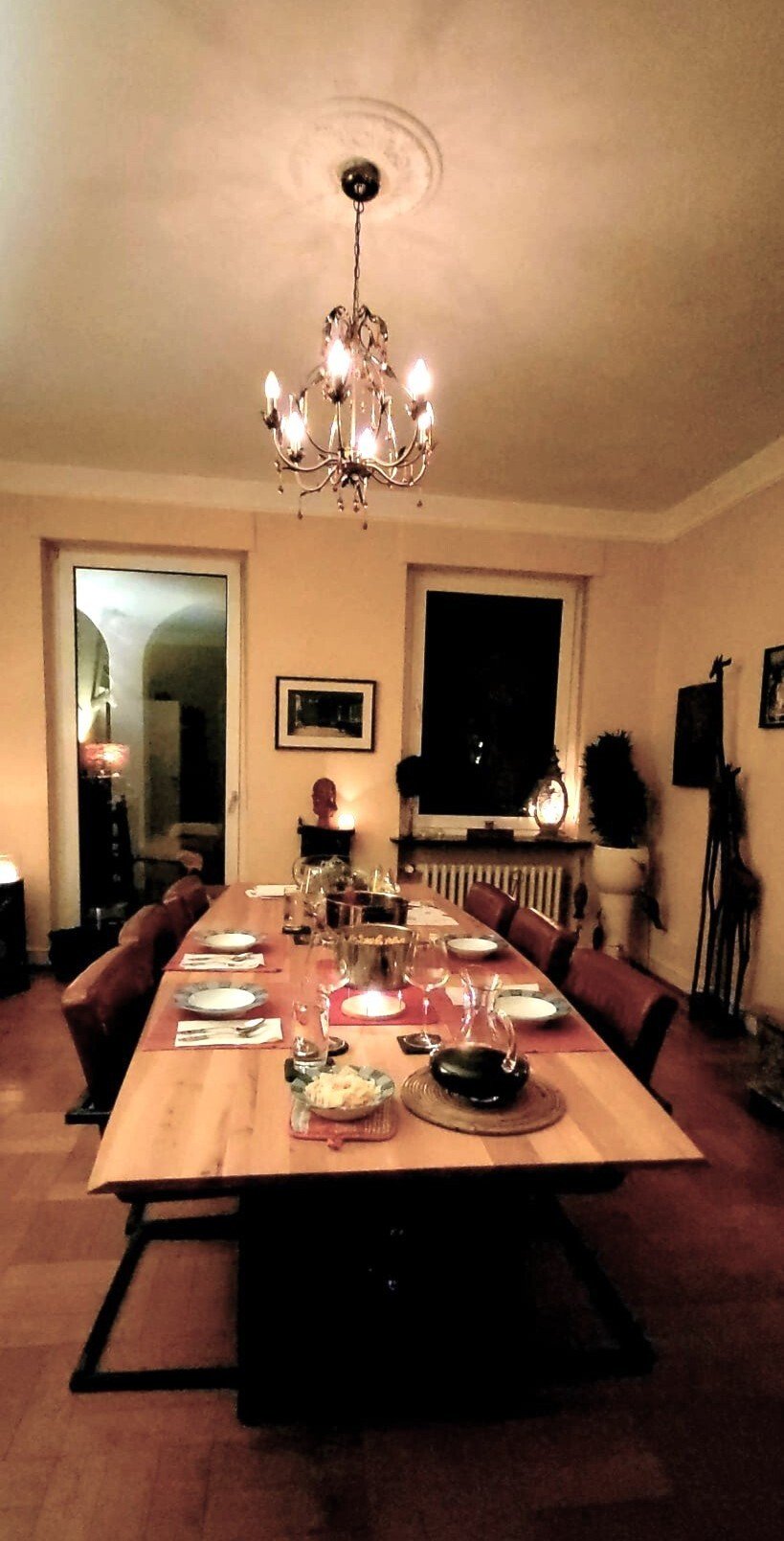 Esszimmer mit Ausgang zur Terrasse/Garten Esszimmer mit Ausgang zur Terrasse/Garten