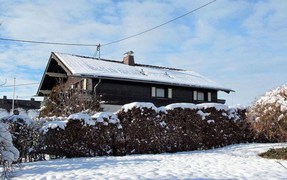 massive Bauweise und voll unterkeller mit Garage 