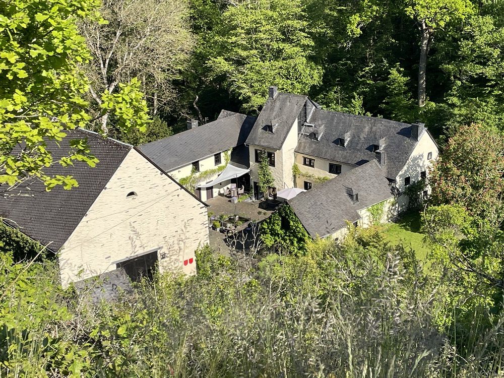 B&B Hotel mit 3 Zimmer, einer Suite, Betreiberwohnung