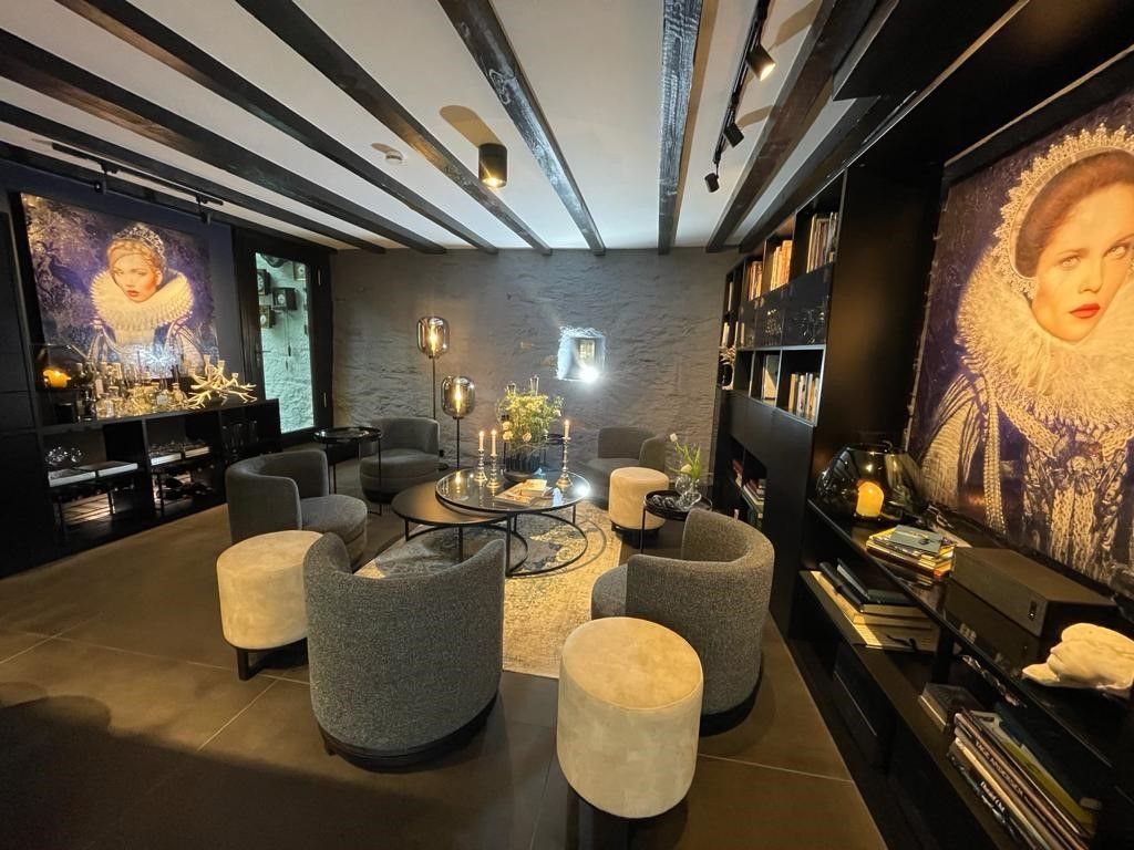 die Lounge-Bibliothek  / Bar 