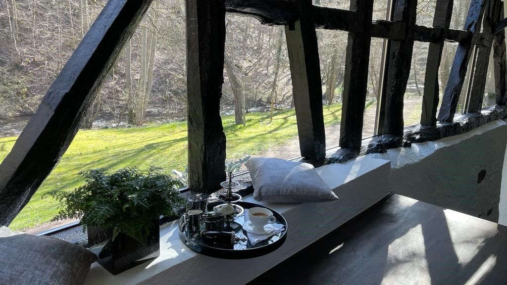 Suite Fauna / mit romantischem Blick in den Wald