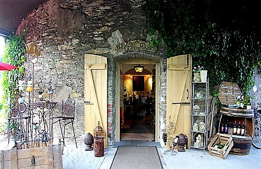 Eingang: Verkaufsraum / Weinkontor / Weinprobierstuben Eingang: Verkaufsraum / Weinkontor / Weinprobierstuben