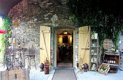 Eingang: Verkaufsraum / Weinkontor / Weinprobierstuben Eingang: Verkaufsraum / Weinkontor / Weinprobierstuben