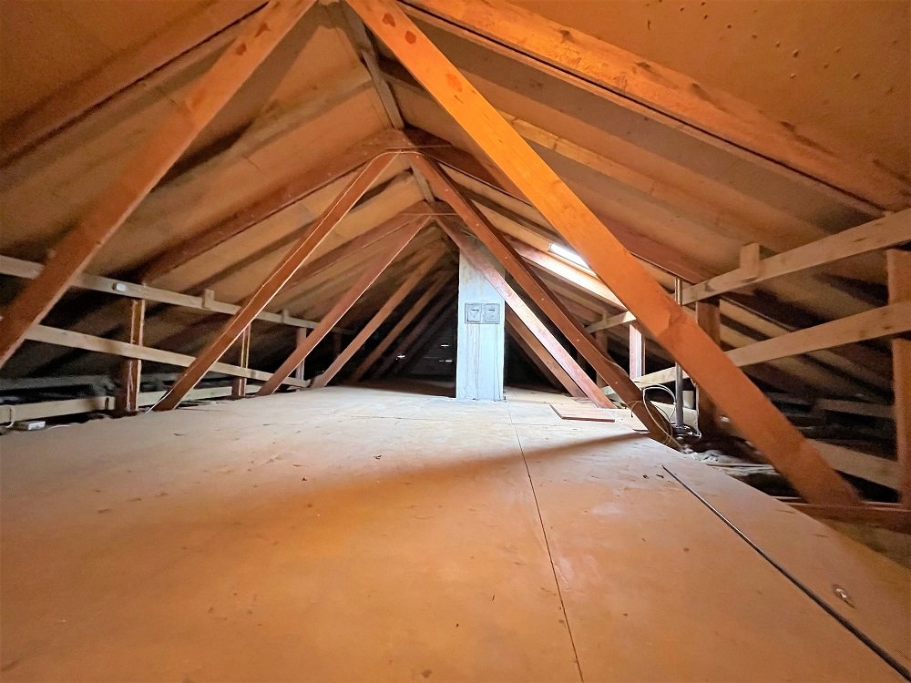 stabiler und trockener Dachboden 