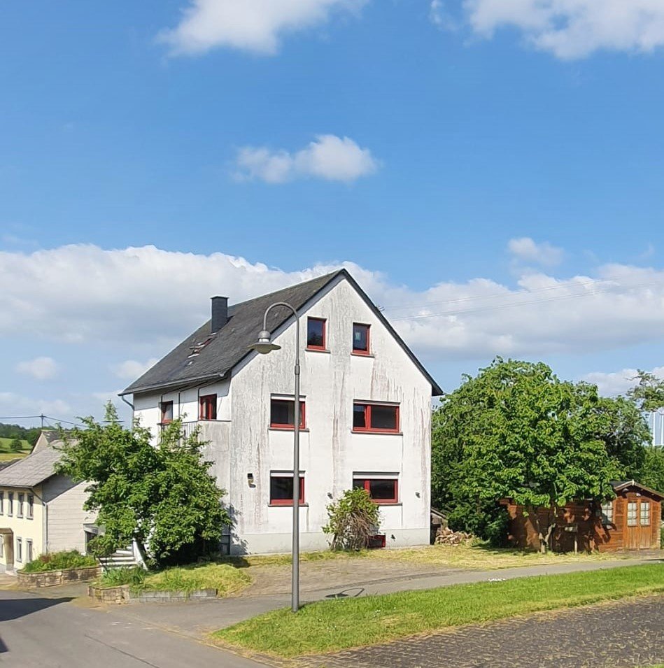 Wohnhaus mit 9 Zimmer (Zwei- od.  DreifamilienWH